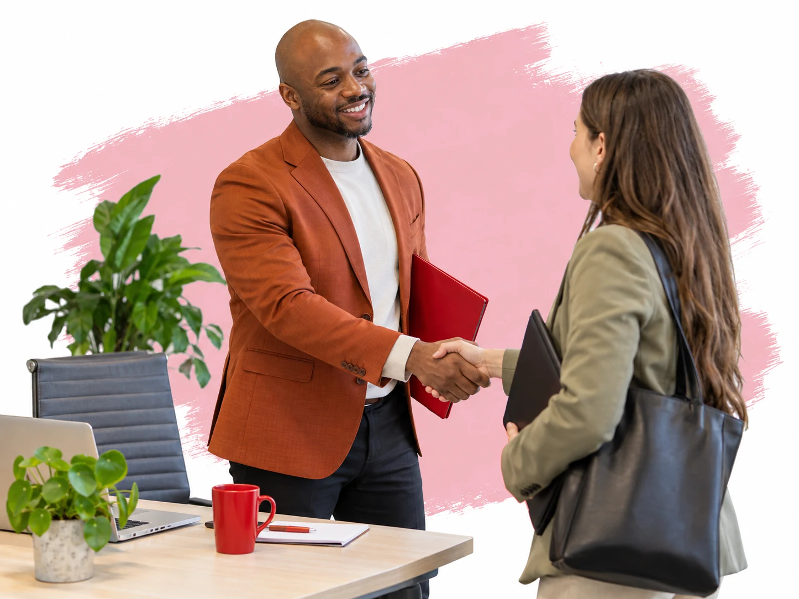 Recruiter ontvangt kandidaat met portfolio