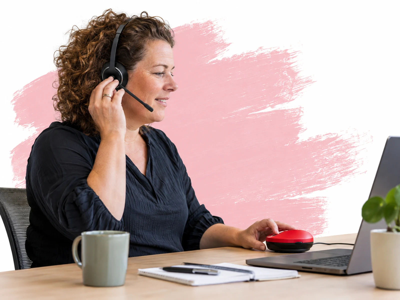 Ondernemer start een zakelijk telefoongesprek