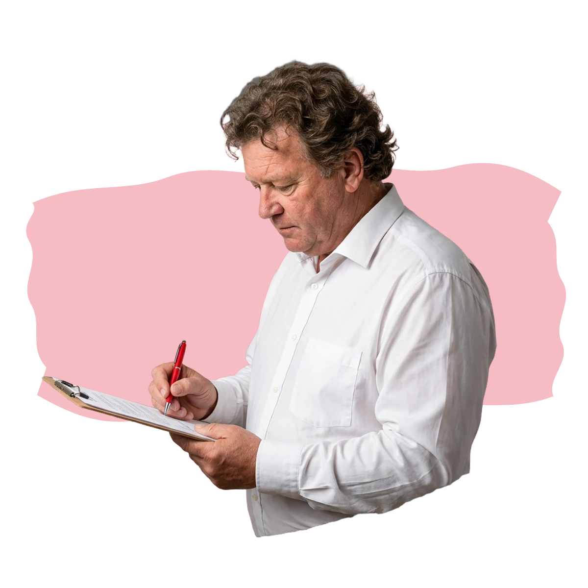 Ondernemer tekent een contract op een klembord met een rode pen.