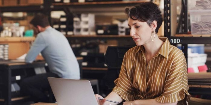 Hoe krijg je je geld van je bv naar privé