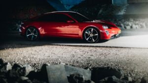 Porsche lanceert Tesla-killer